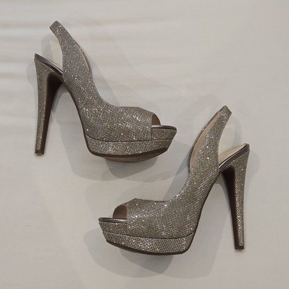 Jessica Simpson Glitter Platform Slingback Heels
Size: 7 - Picture 1 of 5